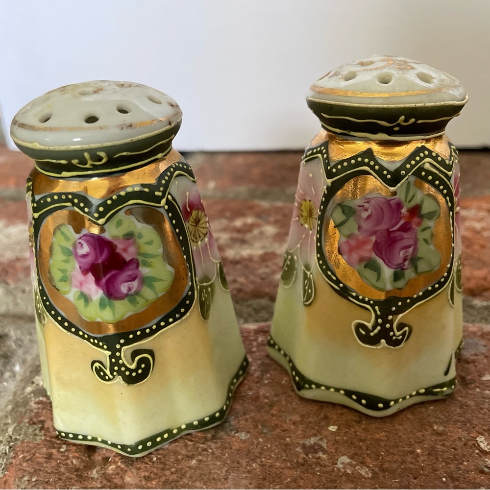 Vintage Nippon Red Roses Salt & Pepper Shakers